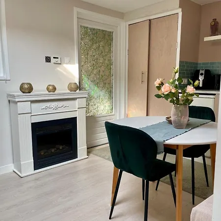 Cozy And Private Close To The