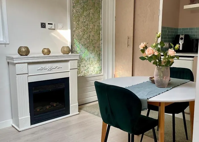 Cozy And Private Close To The