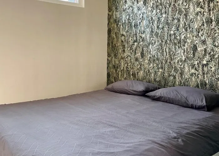 Cozy And Private Close To The